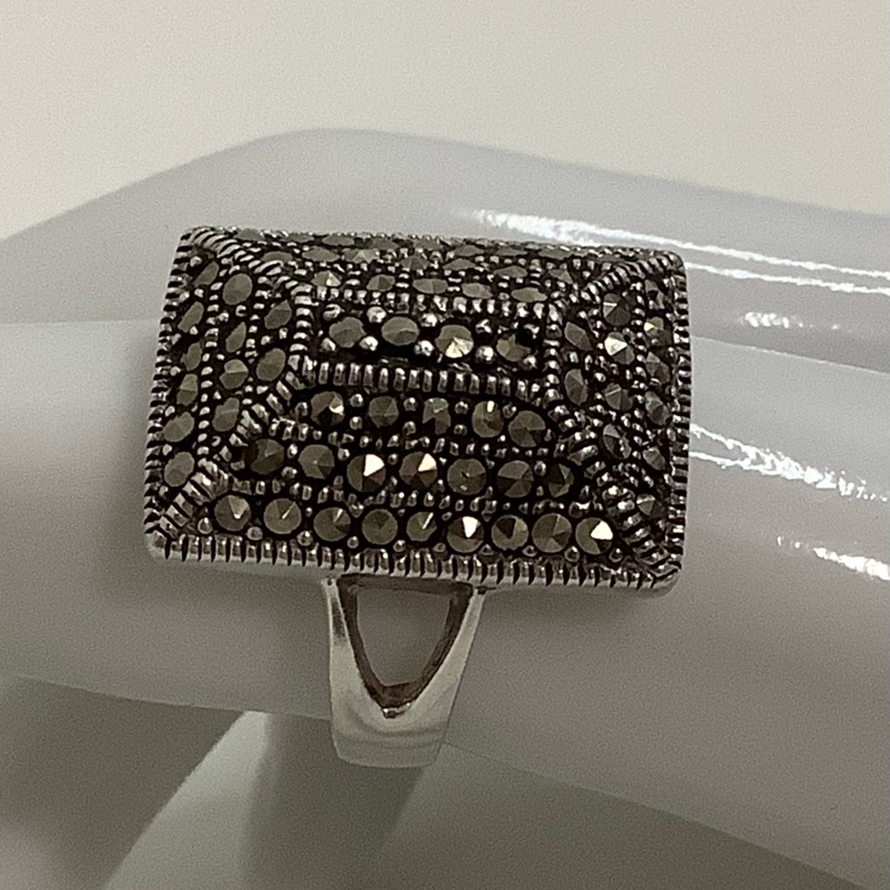 925 Sterling Silver Marcasite Rectangular Cocktail Ring - Silver.🩶